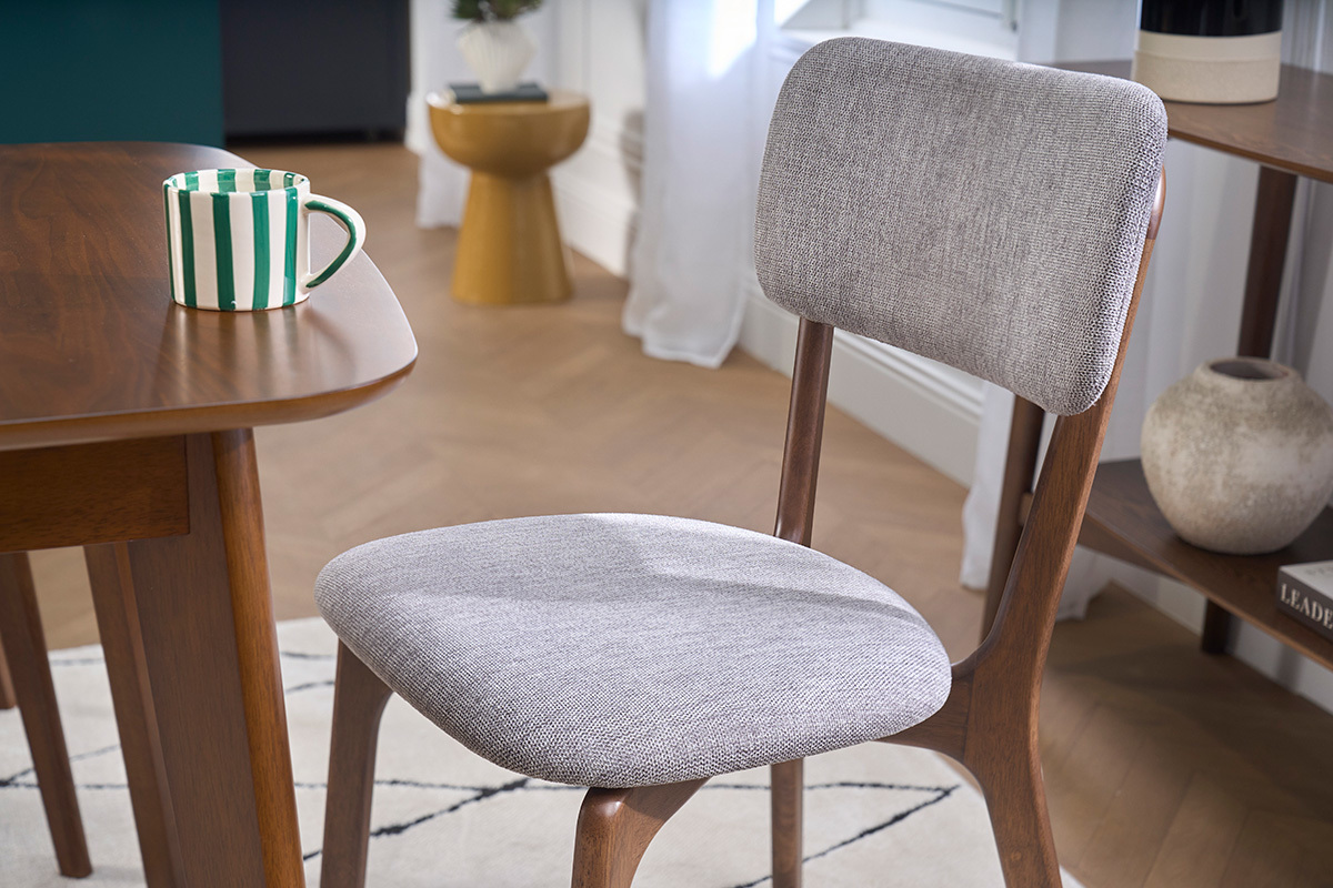 Chaises en tissu effet velours textur� gris et bois fonc� (lot de 2) JOCA
