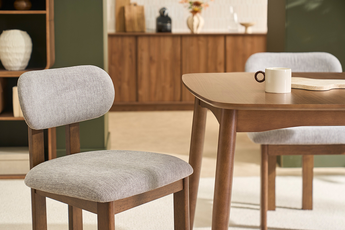 Chaises en tissu effet velours textur� gris et bois fonc� noyer (lot de 2) NORMI