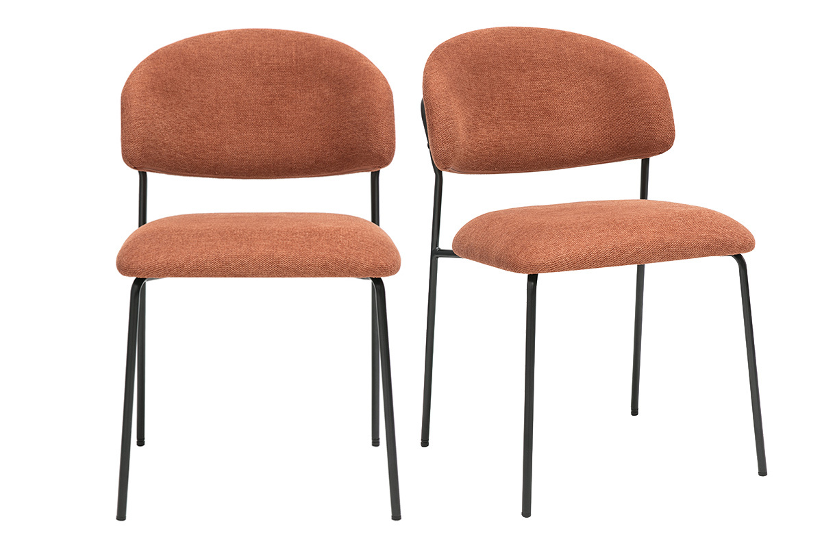 Deux chaises en tissu effet velours terre br�l�e avec pieds en m�tal noir, vue de face.