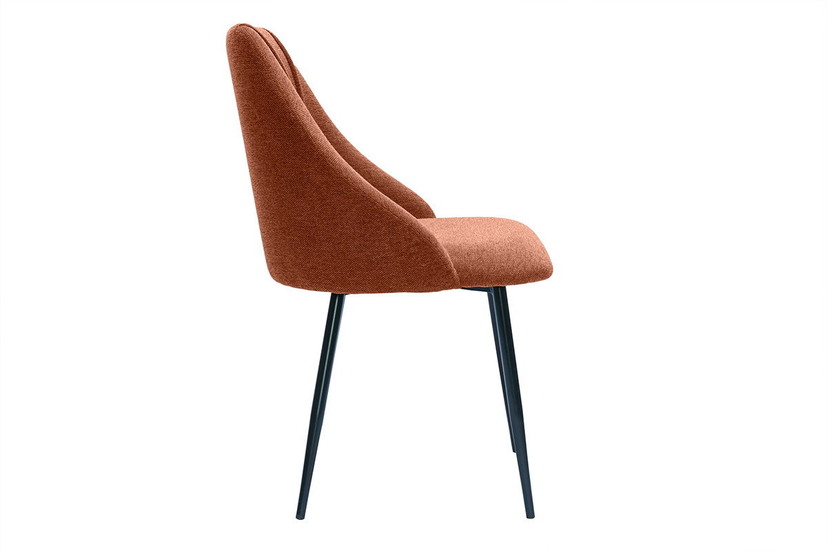 Chaise en tissu terre br�l�e et m�tal noir, vue de profil.
