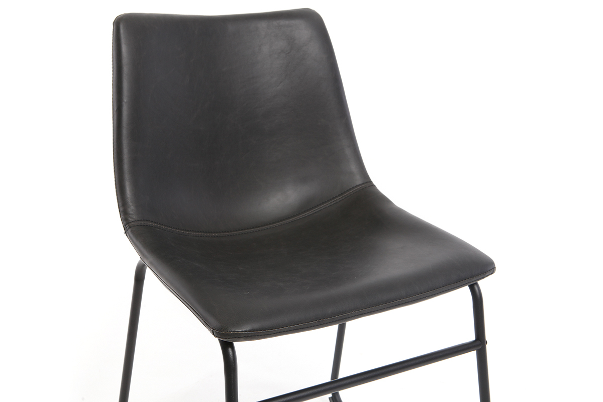 Chaise industrielle noire en polyur�thane avec pied en acier noir, vue de pr�s.