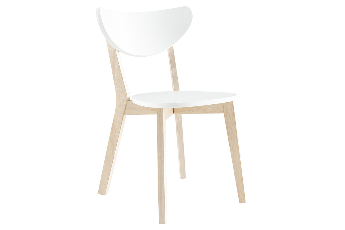 Chaise scandinave LEENA en bois clair et assise blanche, vue de 3/4