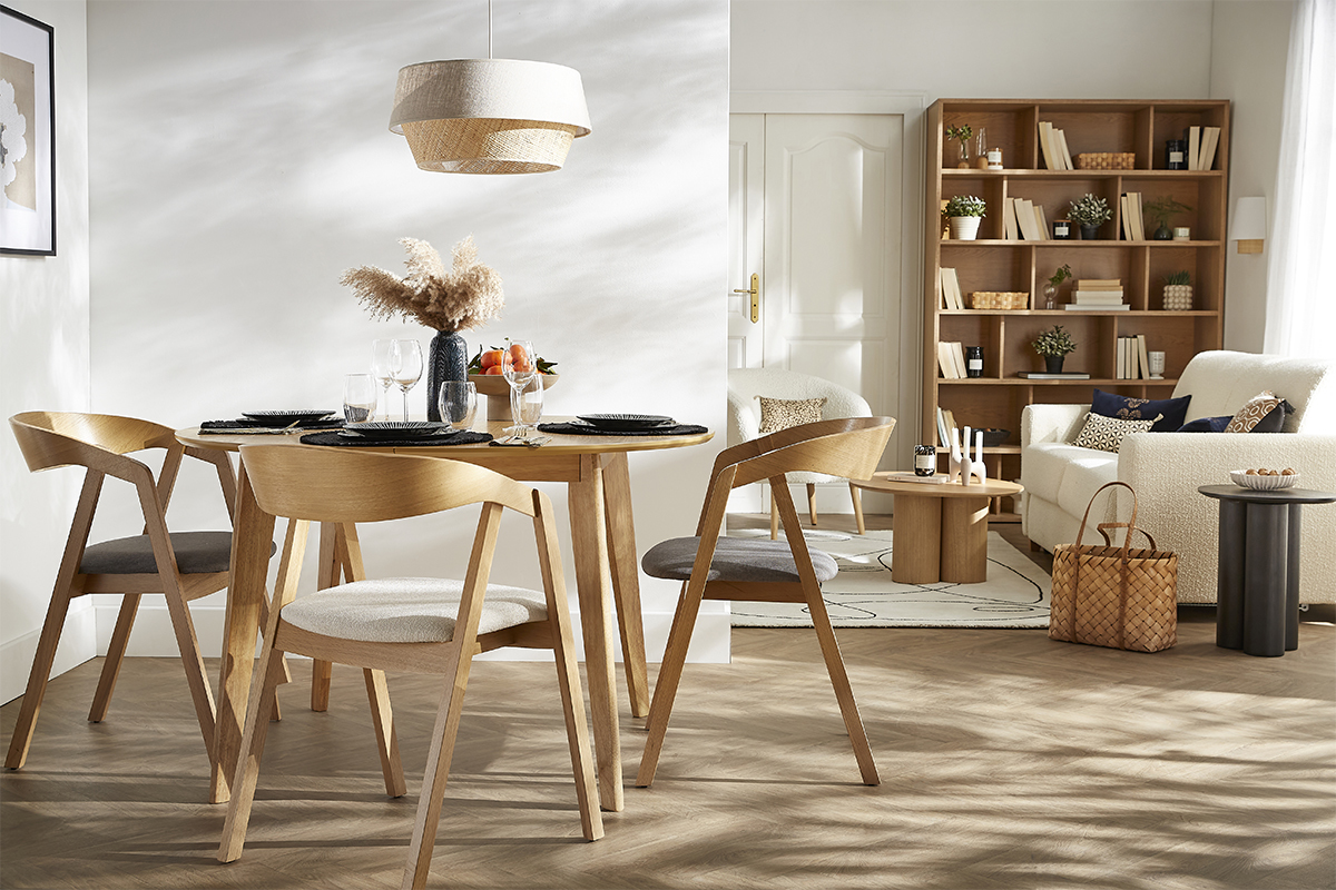 Chaises scandinaves empilables en bois clair ch�ne et tissu gris (lot de 2) LOVA