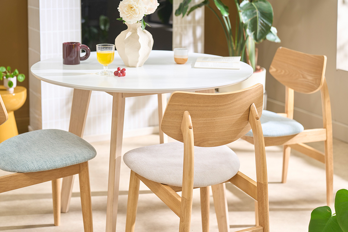 Chaises scandinaves en bois clair et tissu effet velours textur� beige (lot de 2) ELION