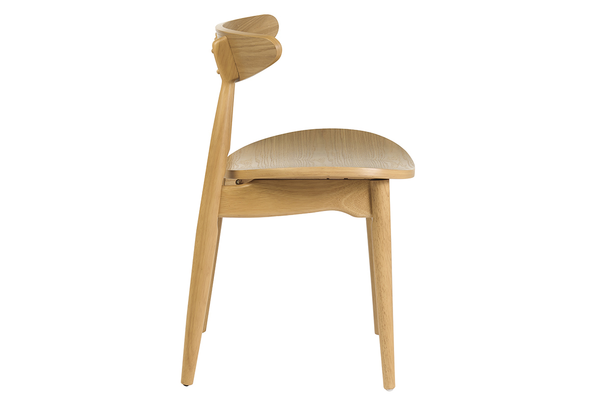 Chaise scandinave en bois clair vue de profil, avec un design �pur� et des courbes travaill�es.