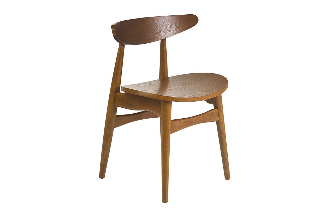 Chaise scandinave en bois fonc� fr�ne, vue de 3/4, avec un design �pur� et courbes travaill�es.