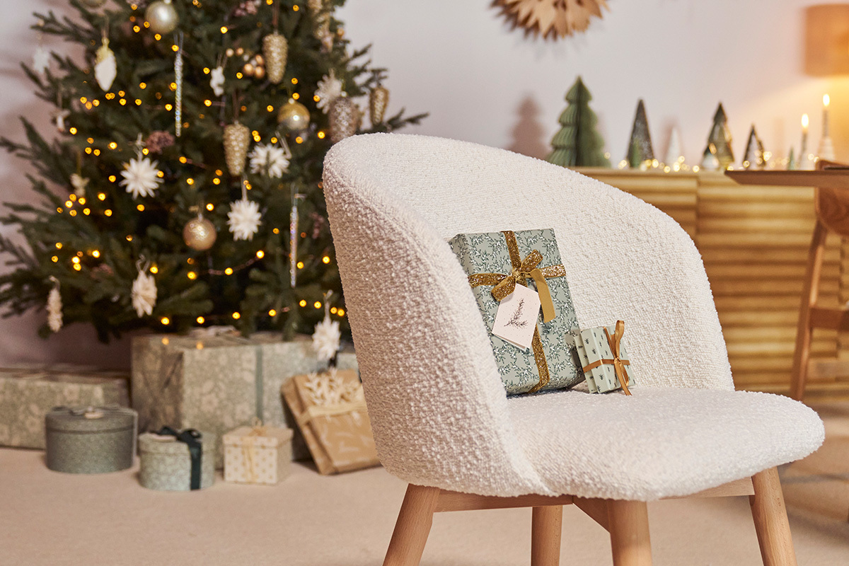 Chaises scandinaves en tissu effet laine boucl�e blanc cass� et bois clair massif (lot de 2) VANITY