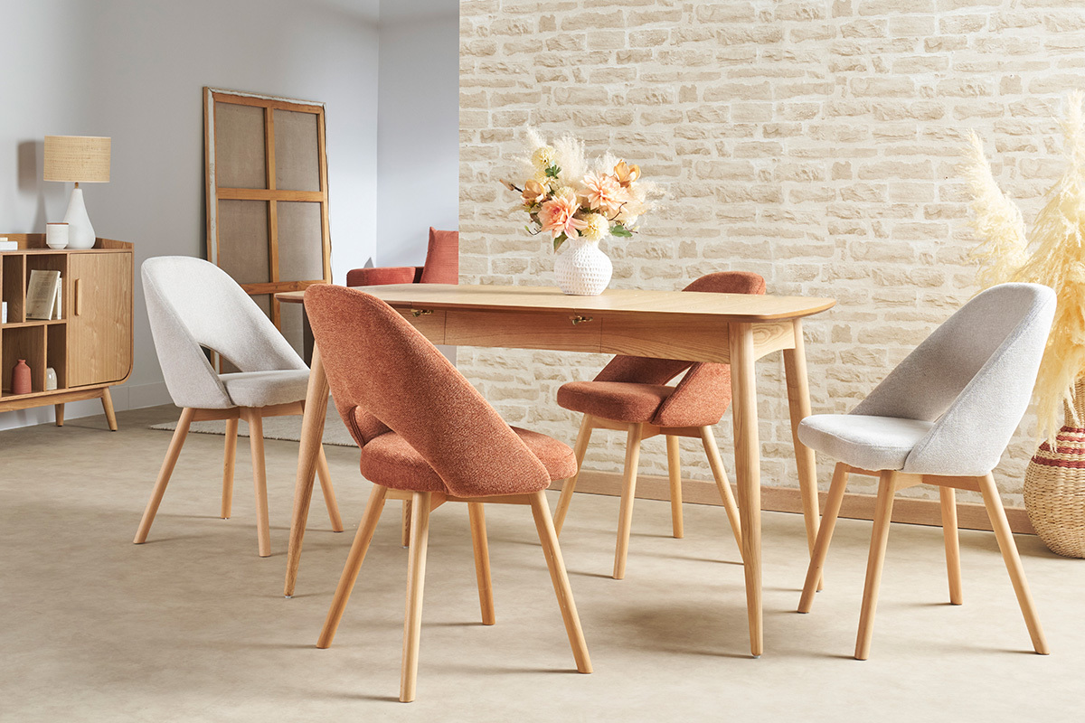 Chaises scandinaves en tissu effet velours textur� beige et bois clair (lot de 2) COSETTE