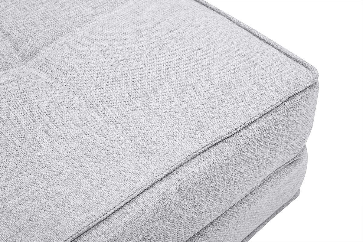 Gros plan d'une chauffeuse 2 places en tissu gris clair, texture visible.