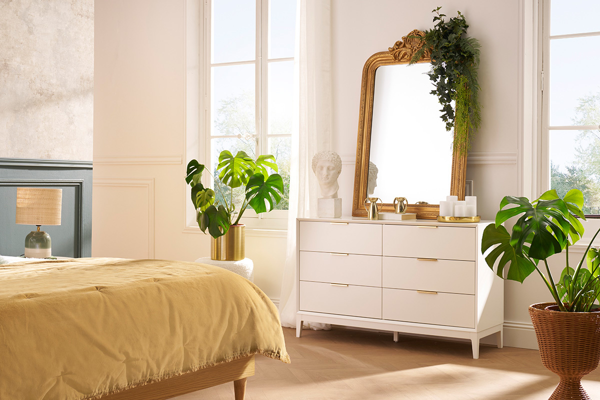 Commode blanche mat et m�tal dor� 6 tiroirs L120 cm GIANA