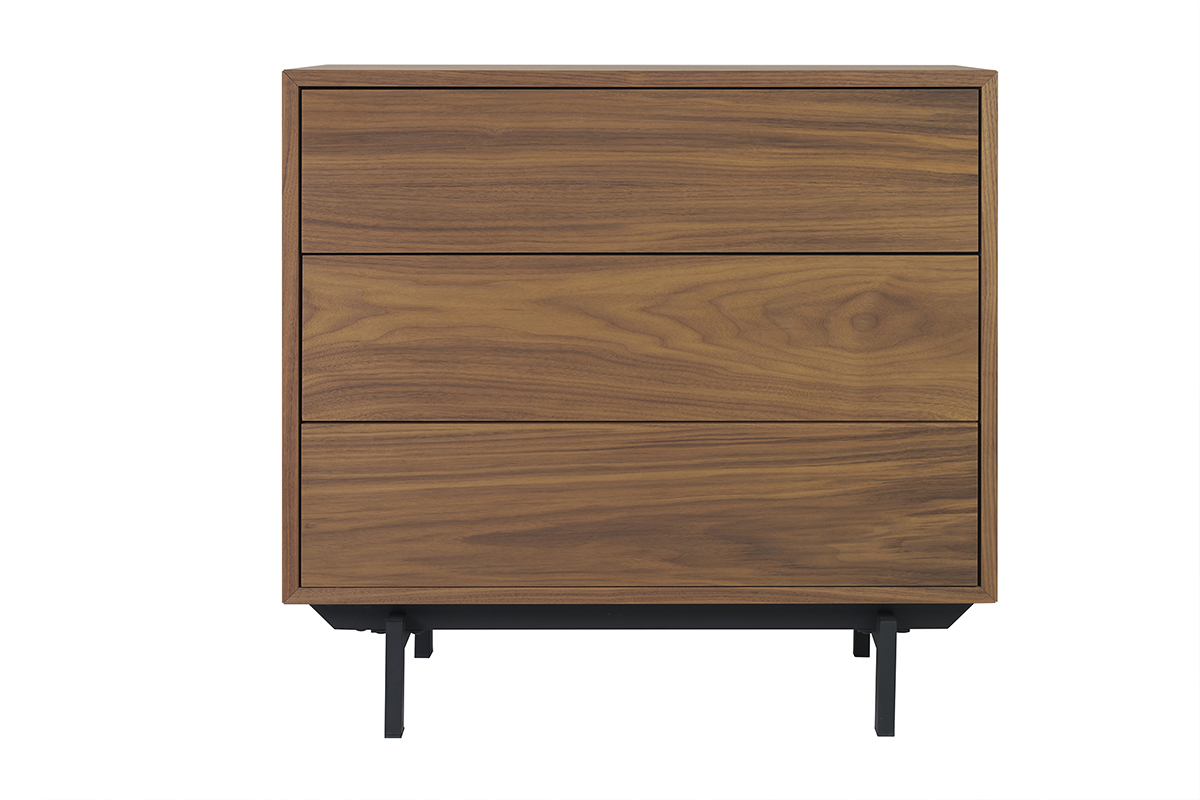 Commode en bois fonc� noyer et m�tal noir, 3 tiroirs, vue de face.