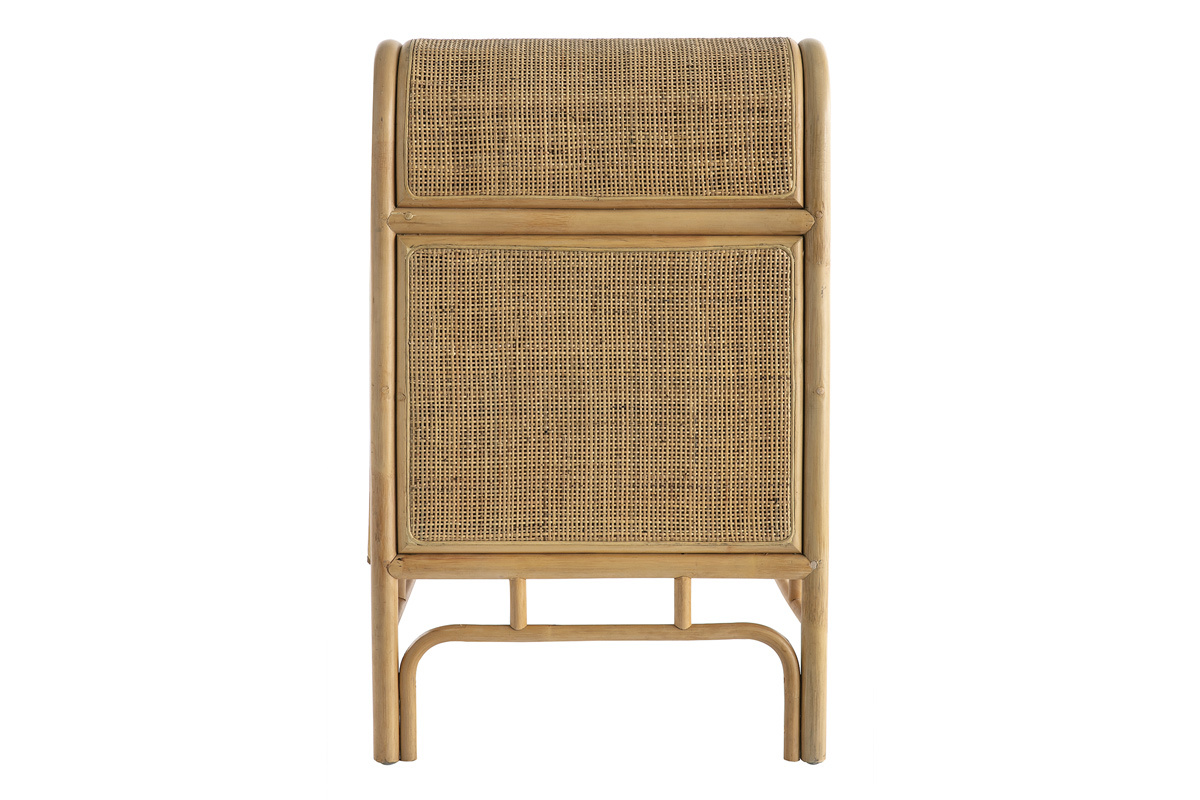 Vue de c�t� de la commode vintage en rotin � trois tiroirs.