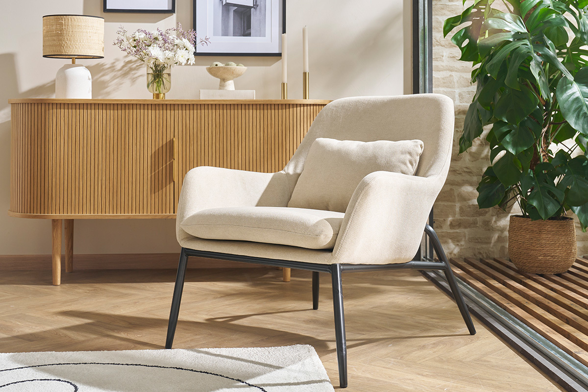 Fauteuil design en tissu effet velours beige et m�tal noir MAXINE