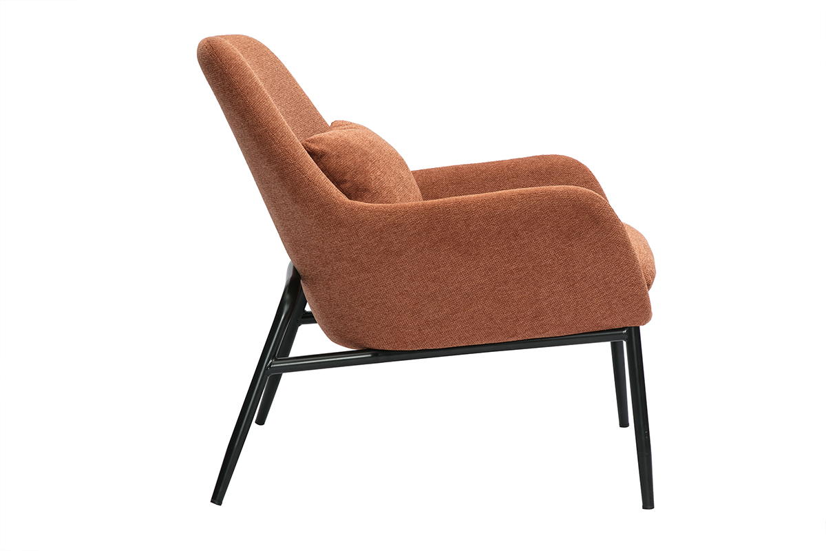 Fauteuil design vue de profil, tissu effet velours terre brul�e, pieds m�tal noir.