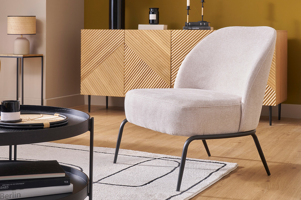 Fauteuil design en tissu effet velours textur� beige et m�tal noir BREGO