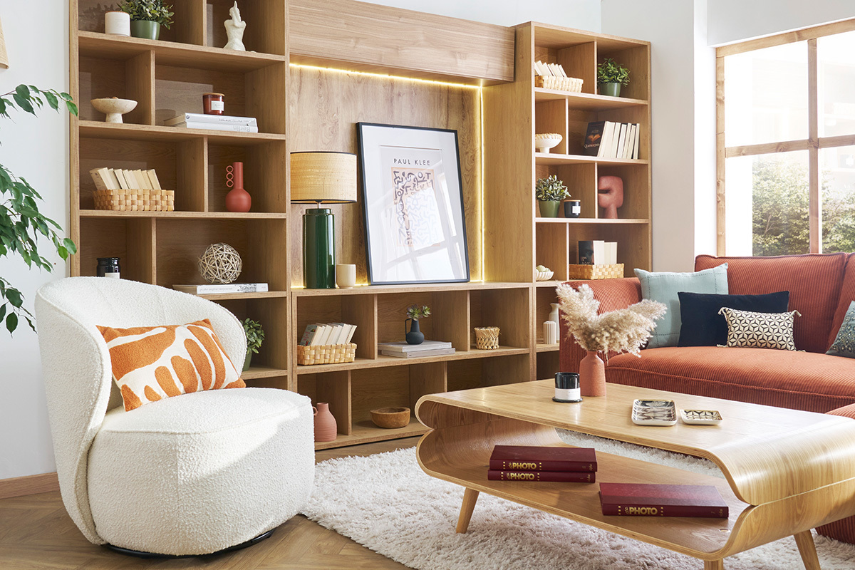 Fauteuil design pivotant en tissu effet laine boucl�e blanc AMBER