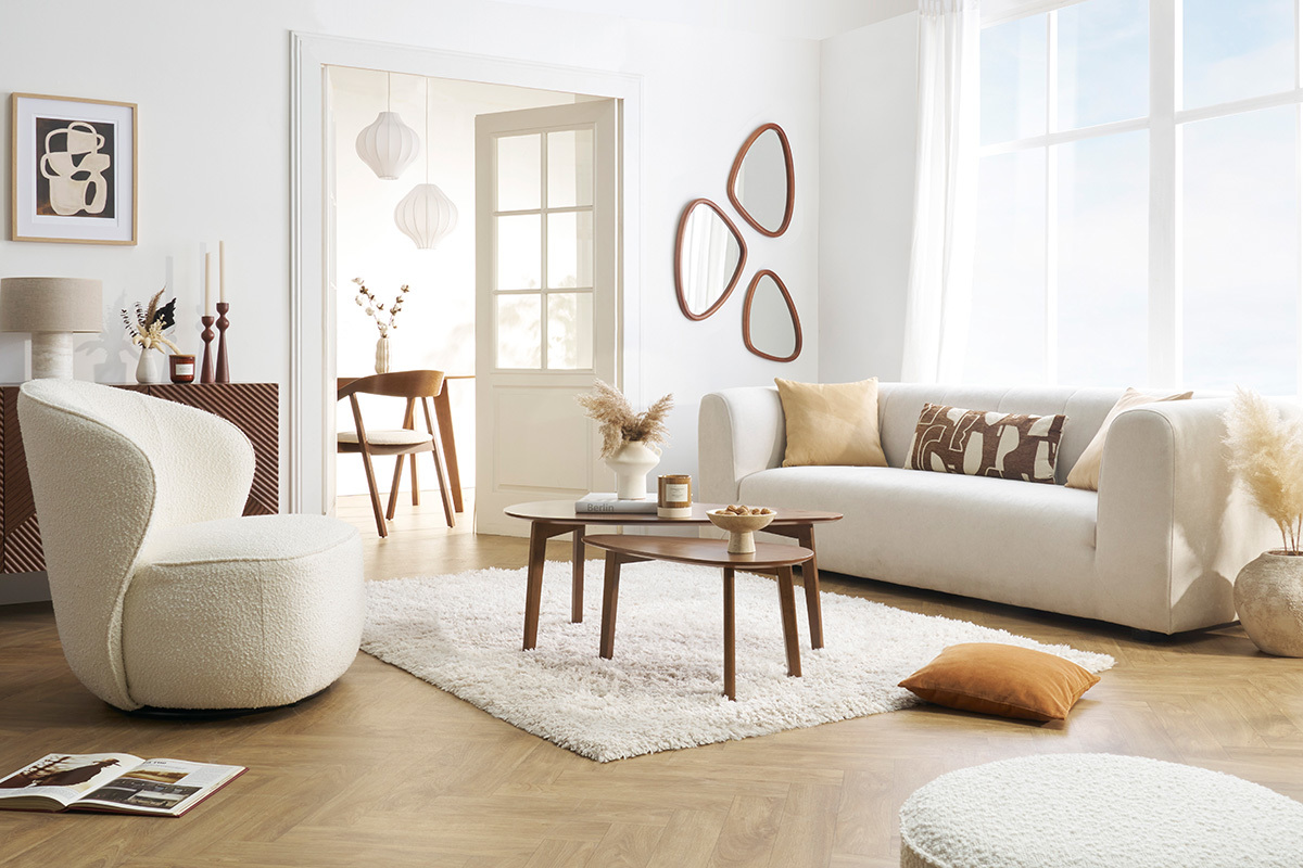 Fauteuil design pivotant en tissu effet laine boucl�e blanc AMBER