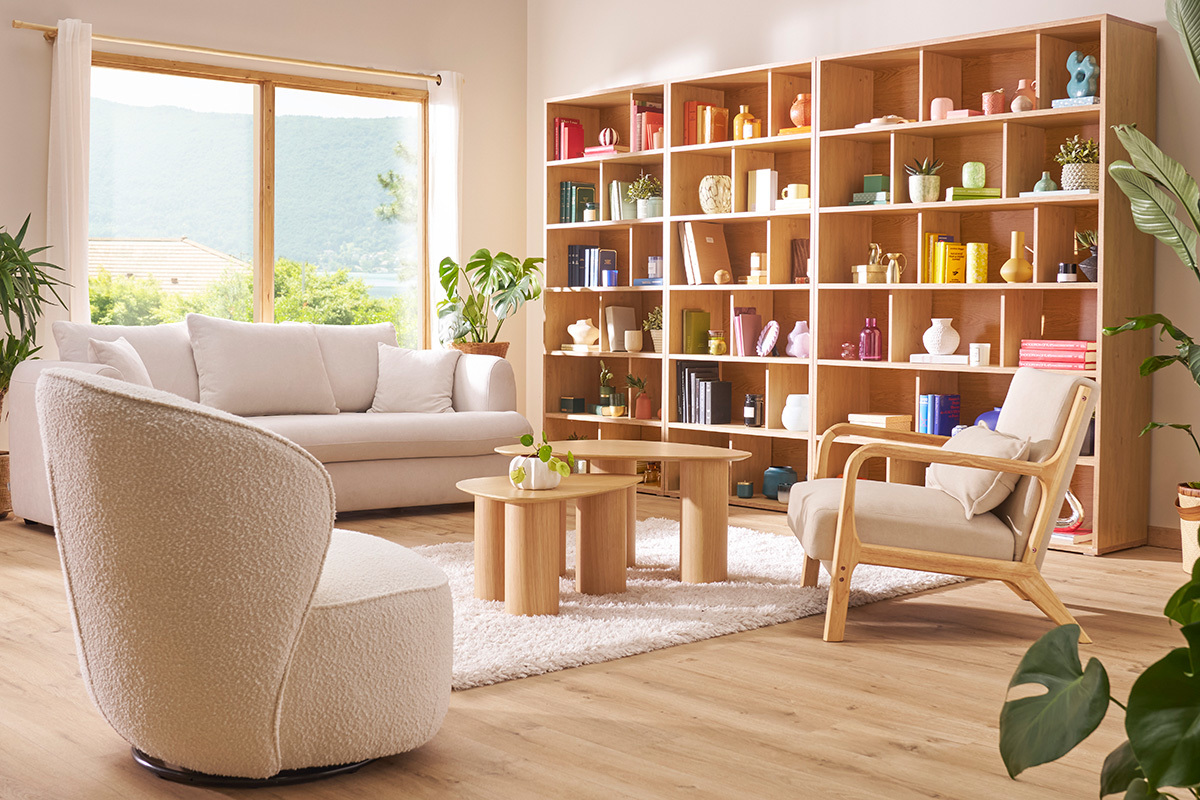Fauteuil design pivotant en tissu effet laine boucl�e blanc AMBER