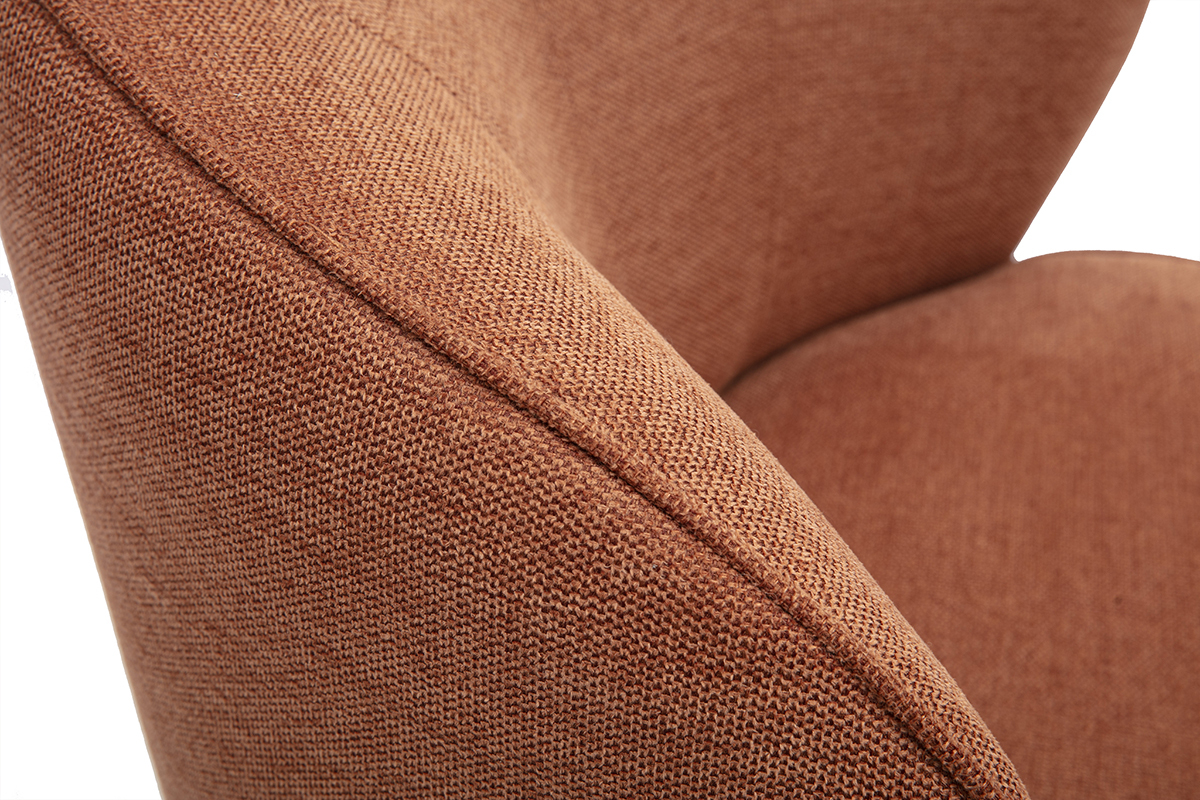 D�tail du fauteuil design pivotant en tissu effet velours textur� terre br�l�e AMBER, vue en gros plan