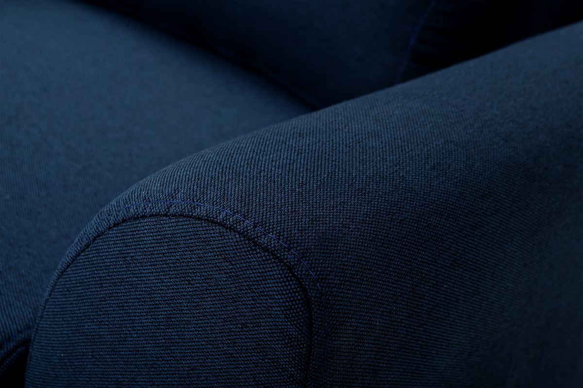 Fauteuil en tissu bleu fonc� et bois fonc� EKTOR