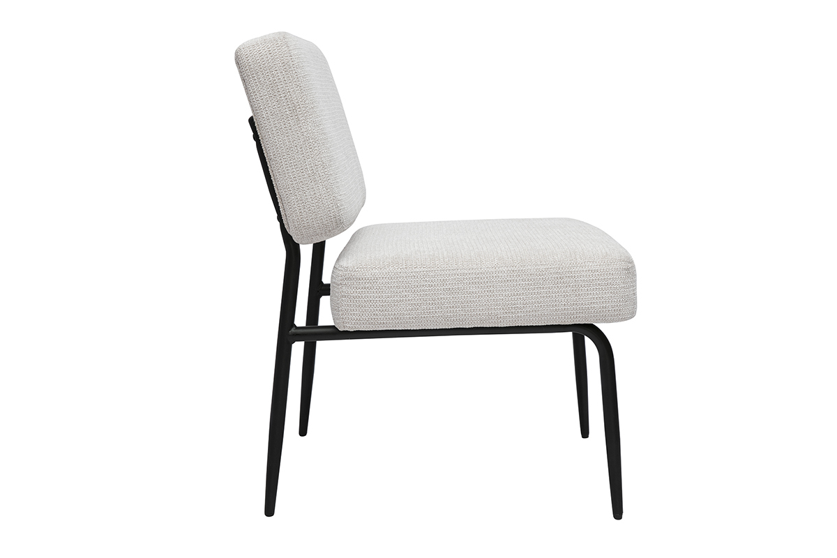 Fauteuil en tissu chenille beige avec structure en m�tal noir, design minimaliste.
