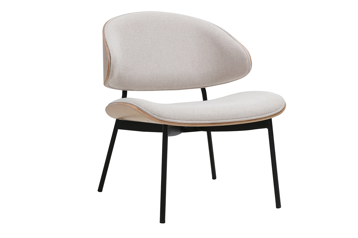 Fauteuil beige en tissu effet velours avec pieds en m�tal noir, vue de trois quarts.