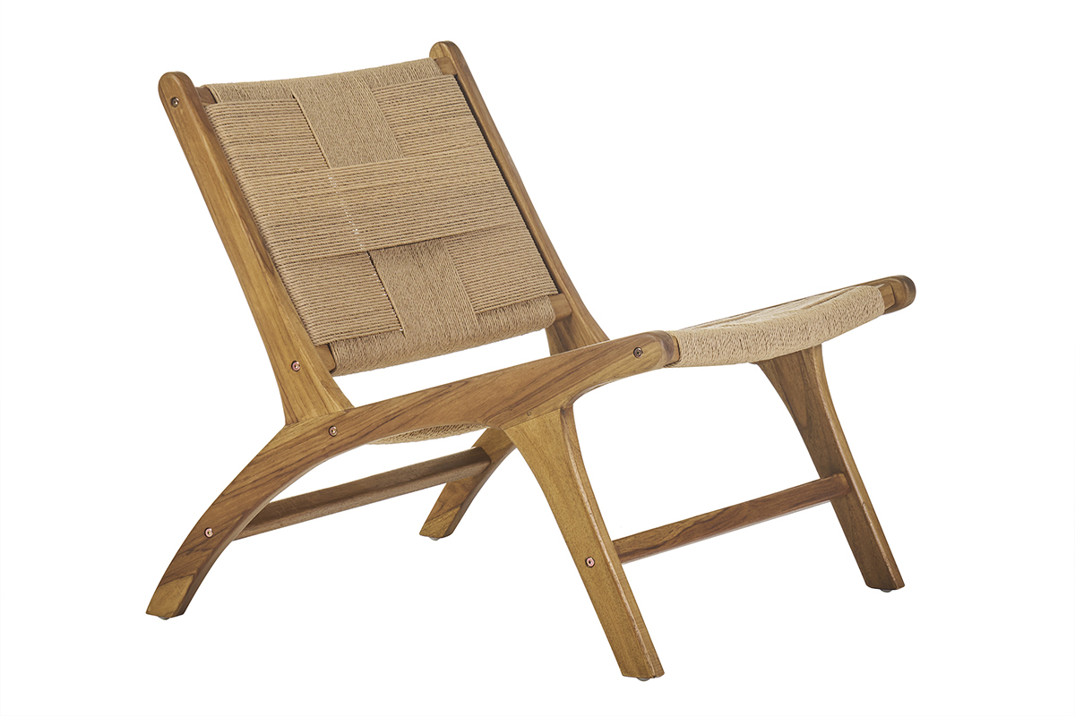 Fauteuil lounge en bois de teck et corde tress�e, vue de 3/4.