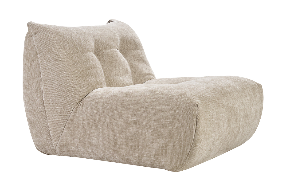 Fauteuil lounge en tissu taupe effet velours textur�, vue de 3/4.