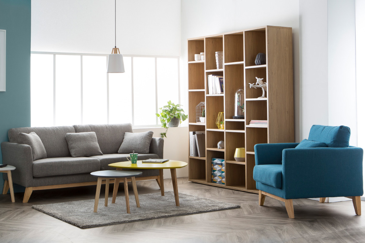 Fauteuil scandinave d�houssable en tissu effet velours jaune moutarde et bois clair OSLO