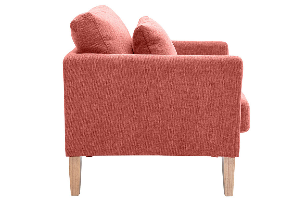 Fauteuil scandinave terracotta vu de c�t�, tissu velours, pieds en bois clair.