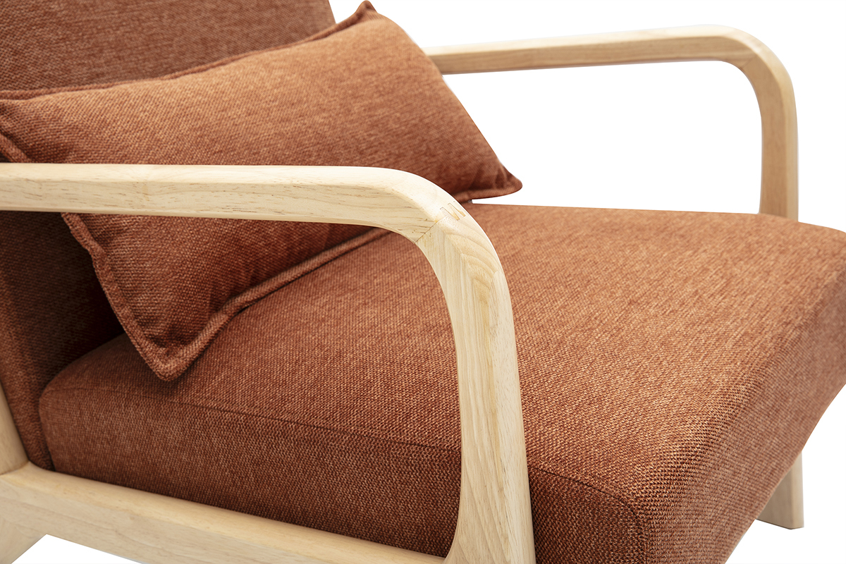 Fauteuil scandinave terre br�l�e et bois clair, vue de c�t� zoom�e.