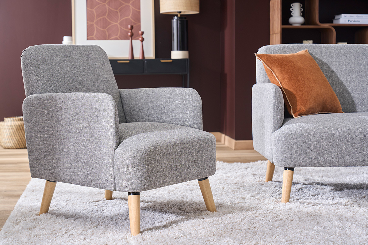 Fauteuil scandinave en tissu gris clair et bois clair ISKO