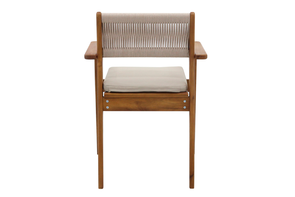 Fauteuil de jardin en bois et corde tress�e avec coussin beige, vue de dos.