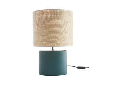 Lampe &agrave; poser en c&eacute;ramique bleu p&eacute;trole mat et abat-jour en raphia naturel H40 cm TIGA