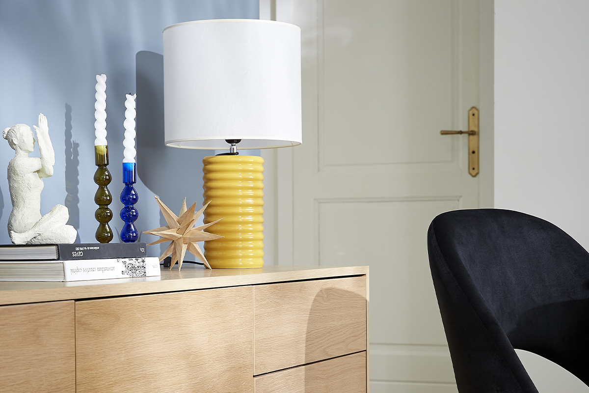 Lampe � poser en c�ramique �maill�e jaune et abat-jour �cru H53 cm BERRO