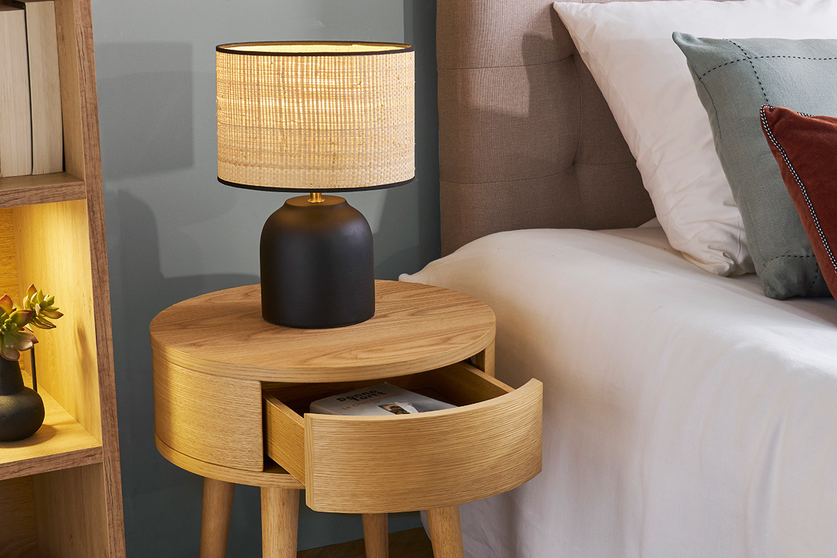 Lampe � poser noire en c�ramique mate et abat-jour en raphia H35 cm ROCHA