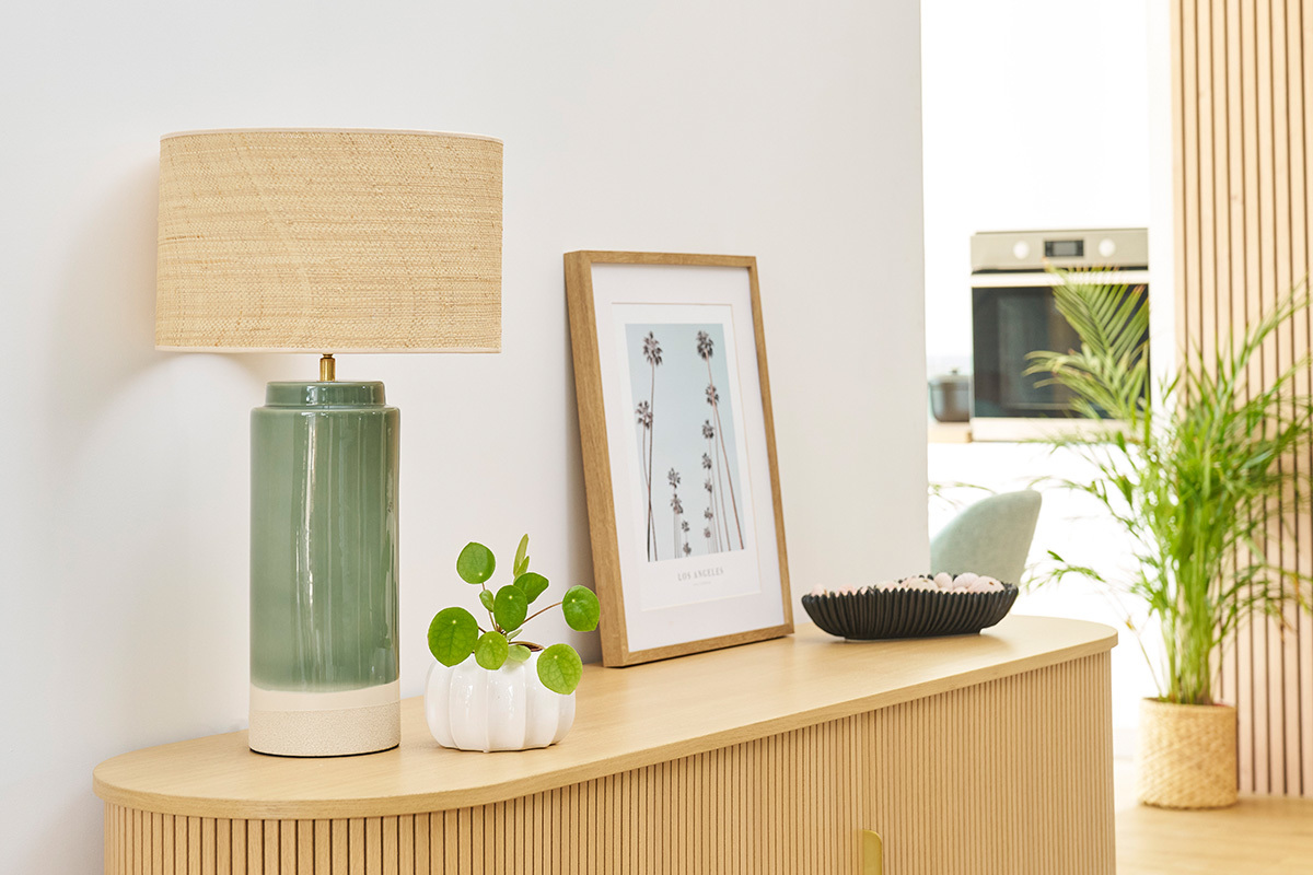 Lampe � poser verte en c�ramique et abat-jour en rabane H64 cm MAJES
