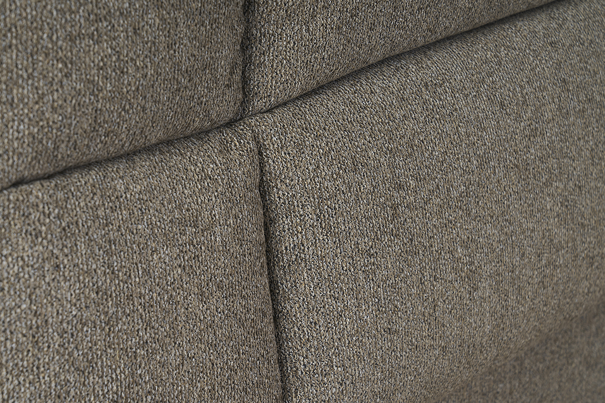 Gros plan du tissu textur� taupe du lit coffre HONO, vue d�taill�e.