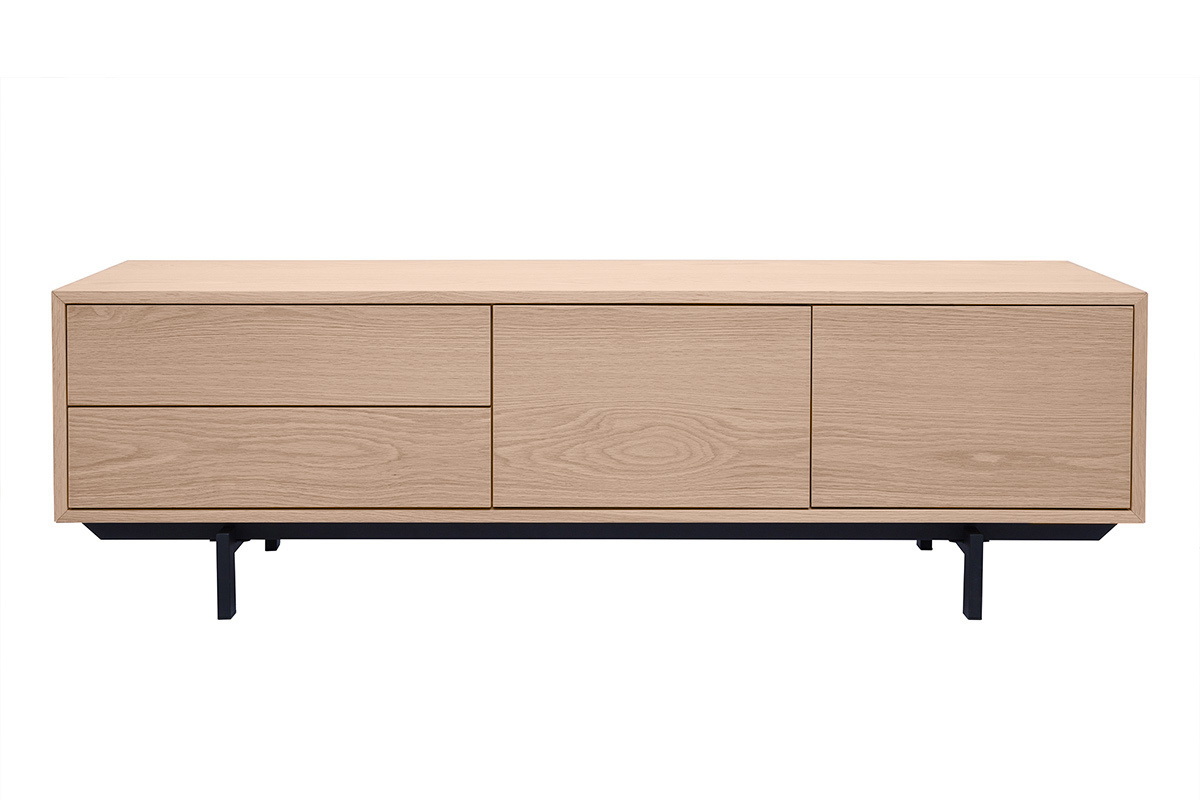 Meuble TV design MANNY en bois ch�ne clair avec tiroirs et rangements ferm�s, vue de face.