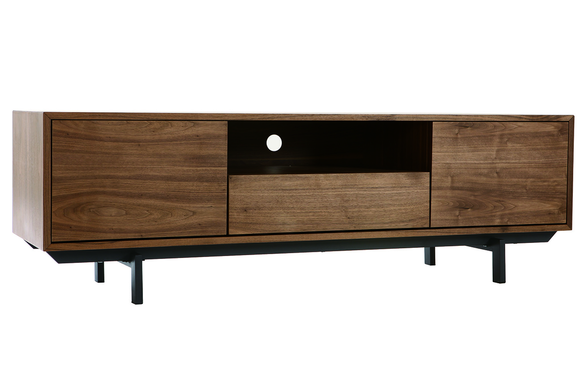Meuble TV vintage en bois fonc� avec niche ouverte, pieds m�tal, vue de 3/4.