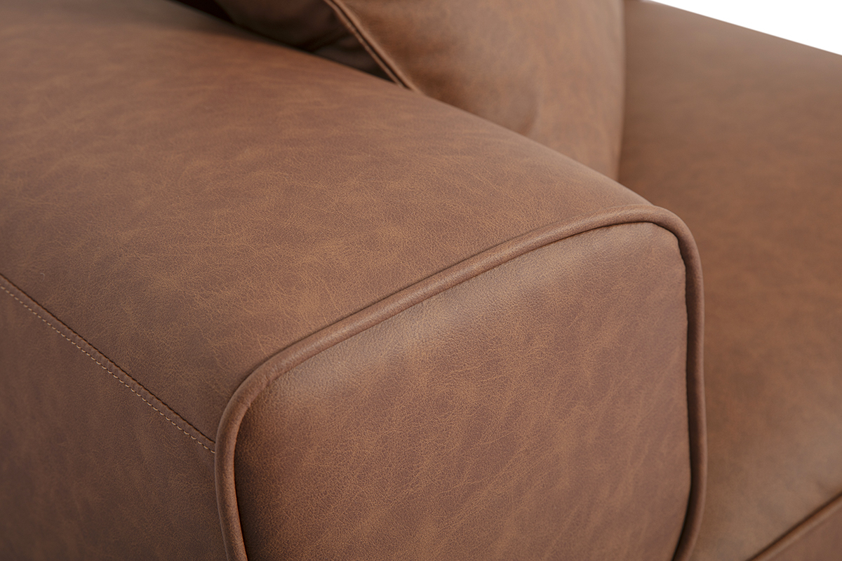 Module d'angle droit pour canap� en cuir marron, vue rapproch�e du rev�tement textur�.