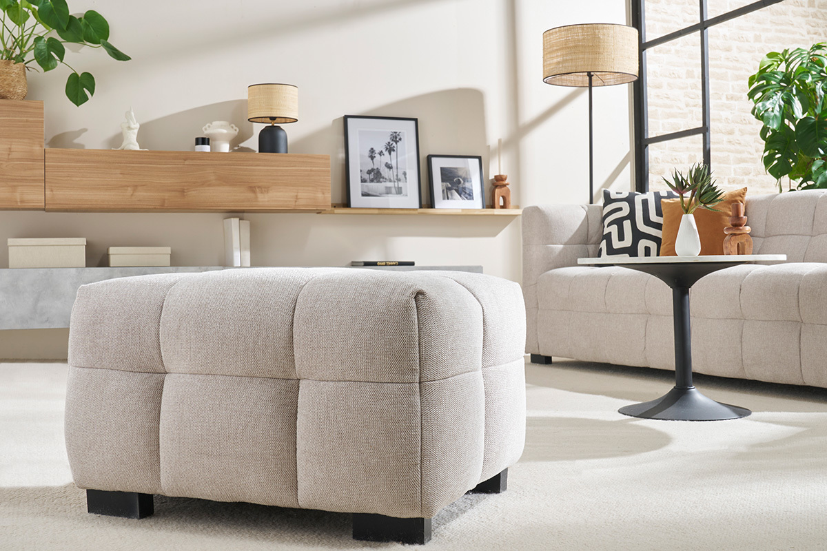 Pouf repose-pieds design en tissu effet velours textur� bleu fonc� CORTO
