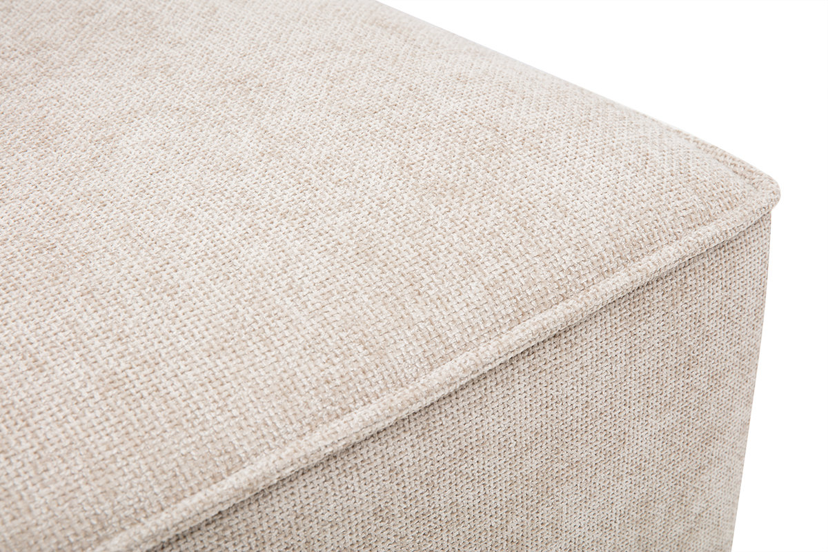 Gros plan sur le pouf repose pieds carr� en tissu effet velours textur� beige KERRY
