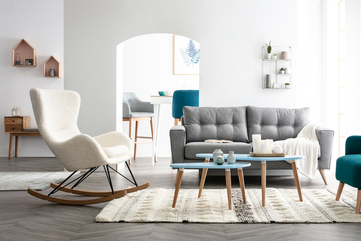 Rocking chair scandinave en tissu effet peau de mouton blanc, m�tal noir et bois clair  ESKUA