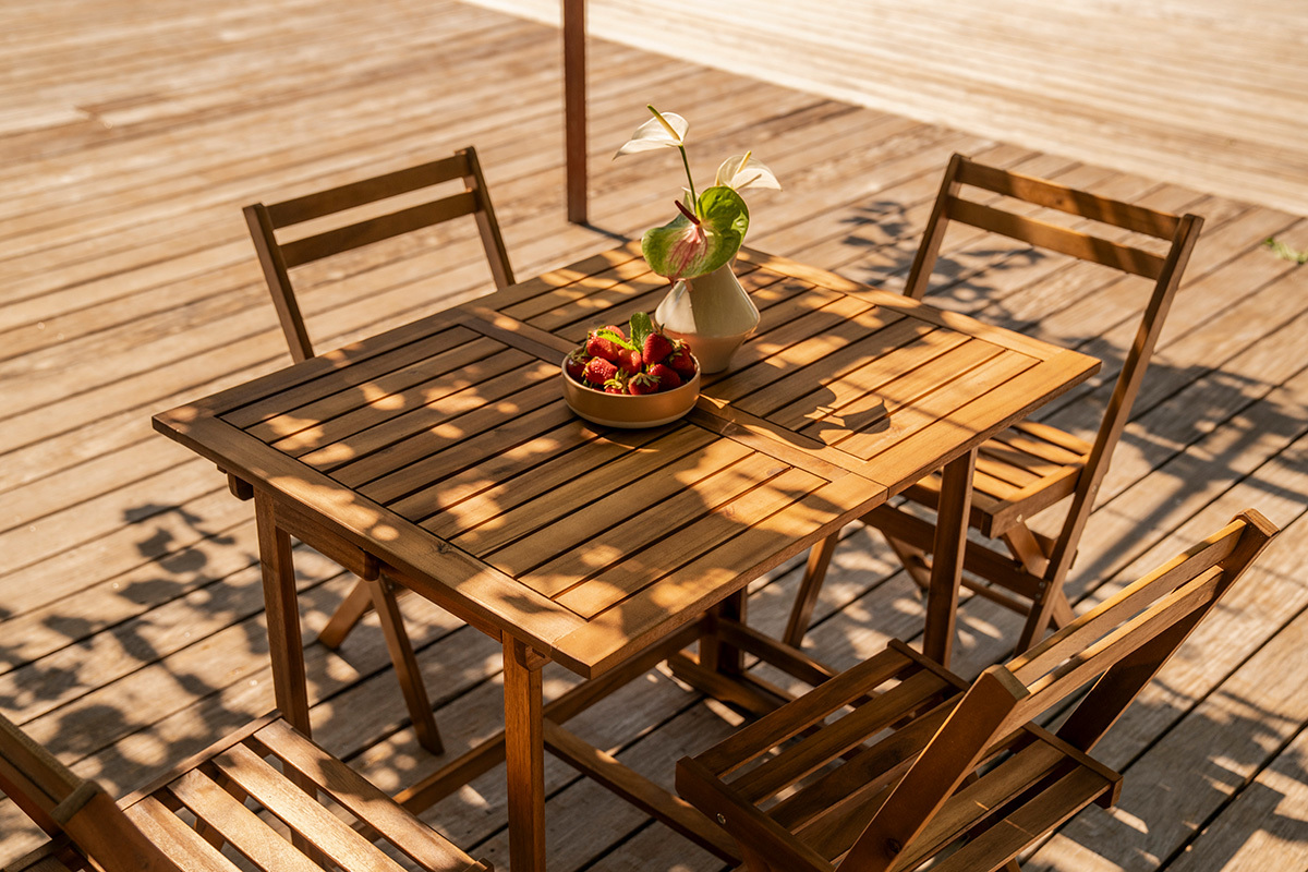 Set d'une table extensible avec rangements et de 4 chaises pliantes en bois massif CARMEN