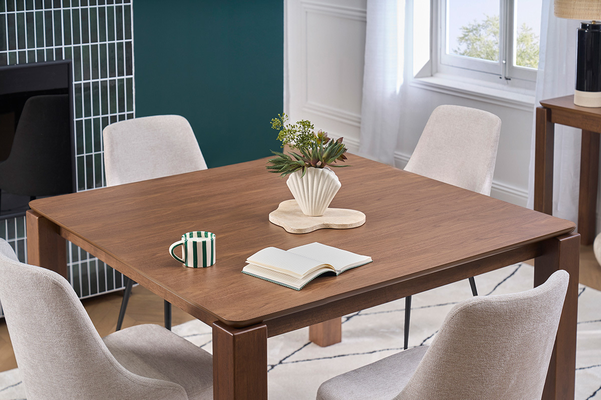 Table � manger carr�e bois fonc� noyer L120 cm RAYA