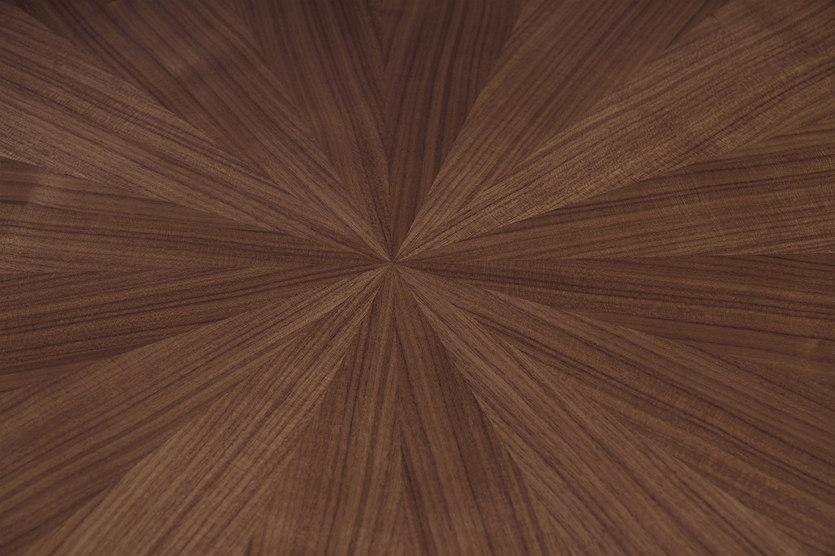 D�tail du plateau en placage noyer de la table ronde DIELLI.