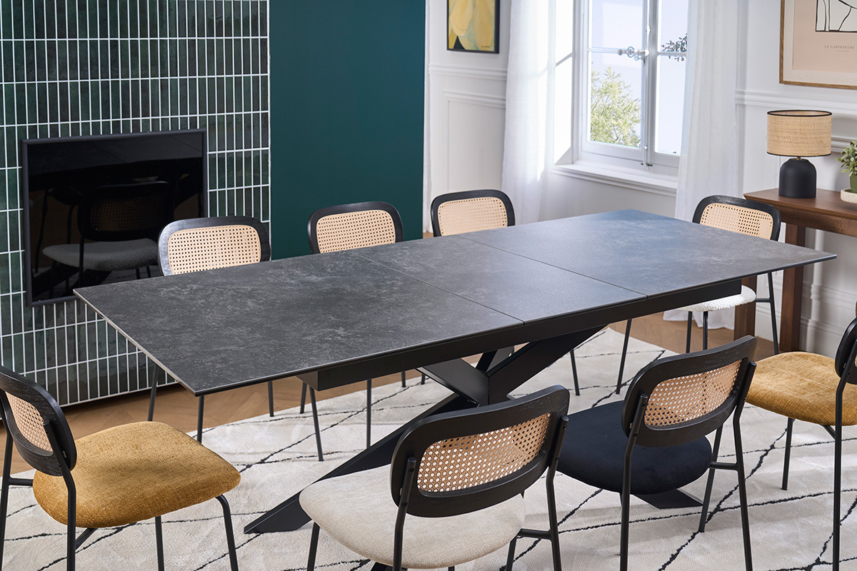 Table � manger extensible en c�ramique noire et m�tal L168-210 cm MELZA