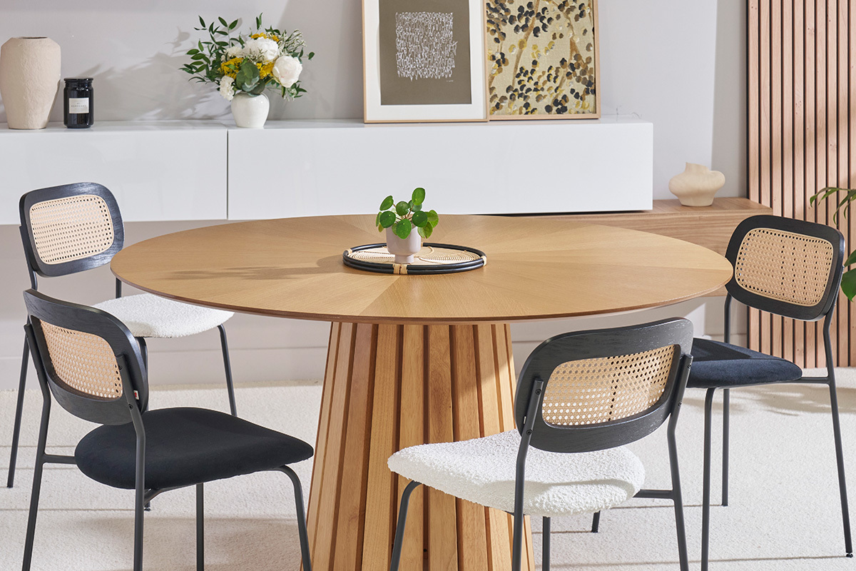 Table � manger ronde en bois clair ch�ne D137 cm DITA