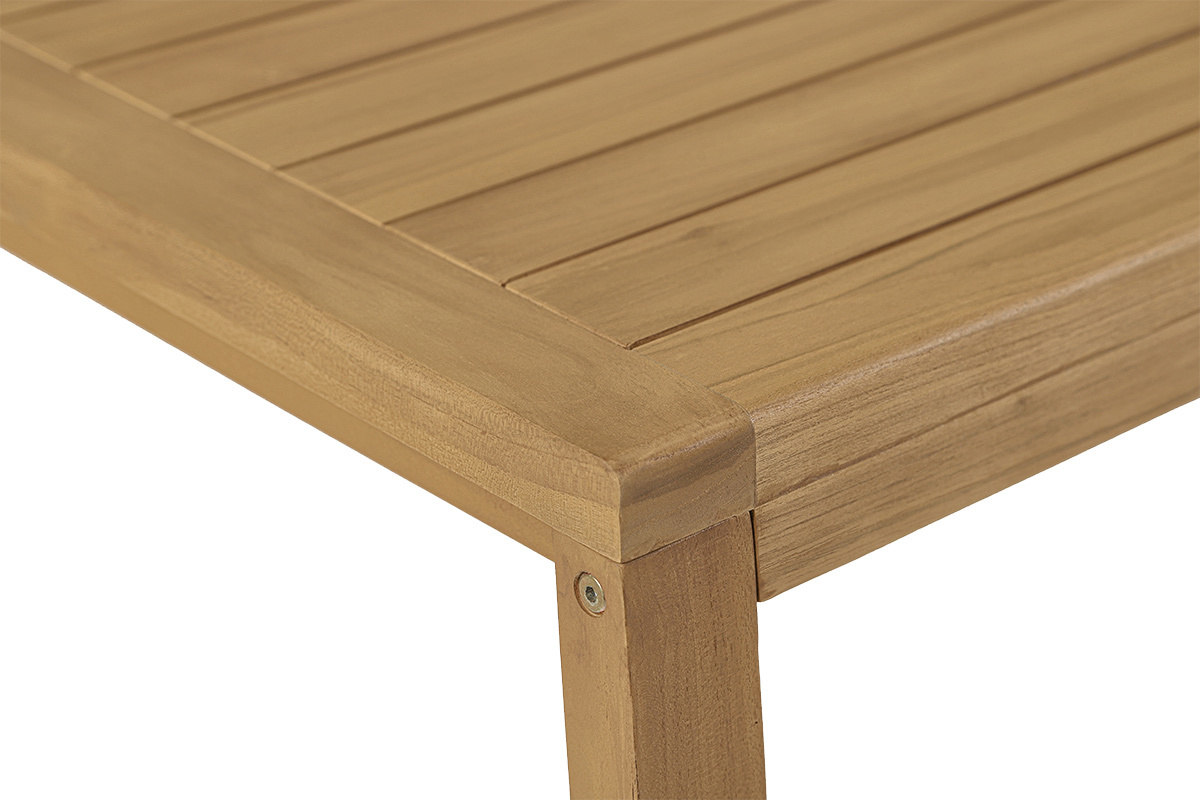 Table basse rectangulaire en teck massif vue de pr�s, montrant la surface et les bords.